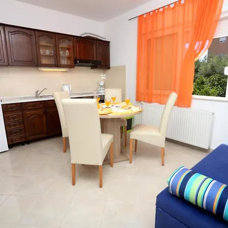 One-bedroom With Terrace A2 شقة تروغير