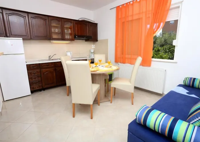 One-bedroom With Terrace A2 شقة تروغير